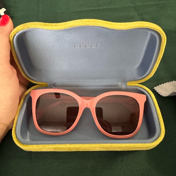 Gucci Pink Sunglasses with Case - Picture 1 of 1
